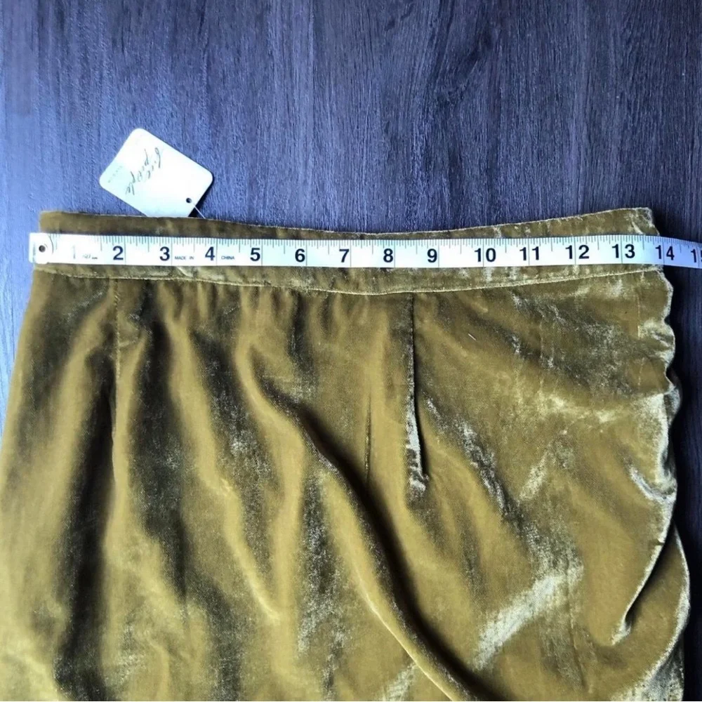 Free People Vivienne Velvet Mini Skirt 6 Olive Green Ruched Rock Edgy Boho Artsy